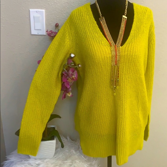 Lime v-neck knit oversize sweater - Picture 3 of 5